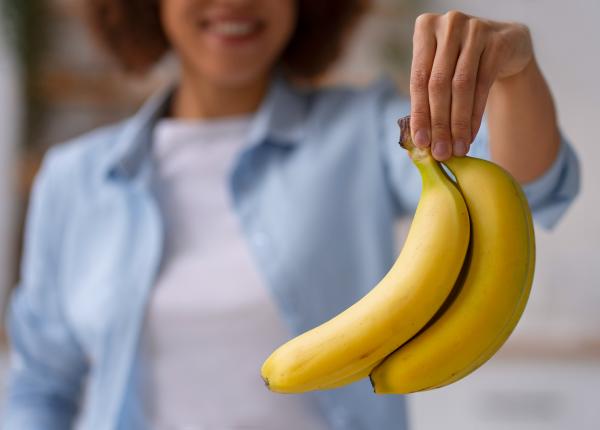 ce se intampla daca mananci o banana pe stomacul gol