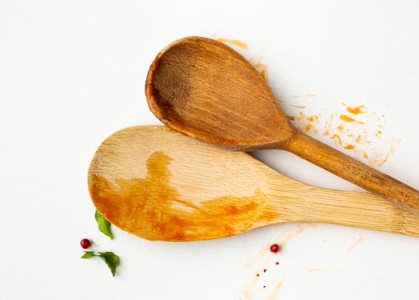 de ce sa pui o lingura de lemn peste oala