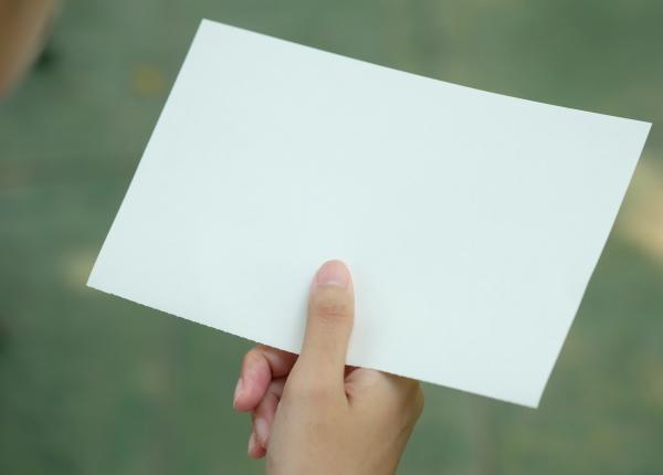 de ce taieturile de hartie dor atat de tare