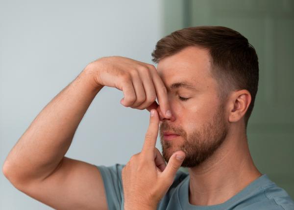 scobitul in nas distruge creierul