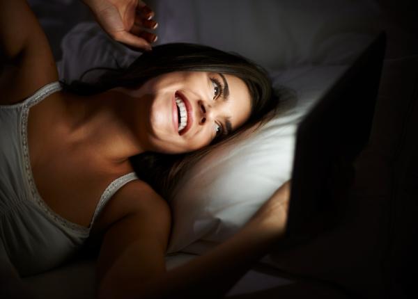 de ce nu este recomandat sa aprinzi imediat lumina cand te trezesti