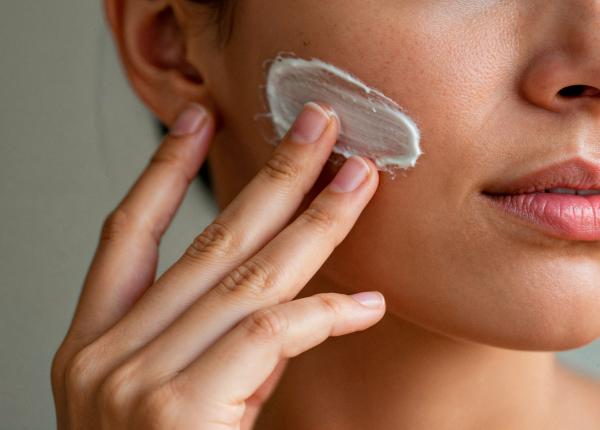 cum sa aplici corect crema de fata