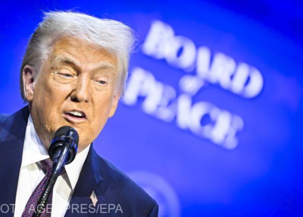 donald trump surprins cu o vanataie severa pe mana la davos casa alba noi explicatii