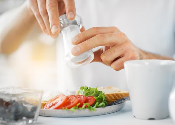 alimentele care contin o cantitate uriasa de sare riscuri pentru sanatate