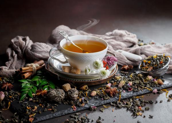 ce este pelicula ce apare pe ceai