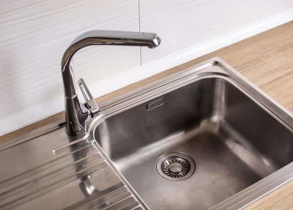 chiuveta din bucatarie focar de bacterii cat de des trebuie de fapt sa cureti scurgerea