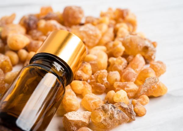 5 motive sa folosesti ulei de tamaie remediu pentru intestin durere chiar si cancer