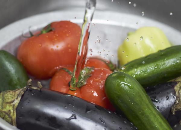 de ce sa pui fructele si legumele in apa cu bicarbonat inainte sa le mananci