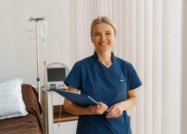 cat de des ar trebui schimbata uniforma medicala si de ce conteaza acest lucru