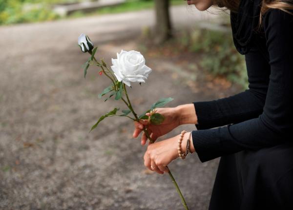 de ce unii oameni nu isi revin niciodata dupa decesul unei persoane dragi
