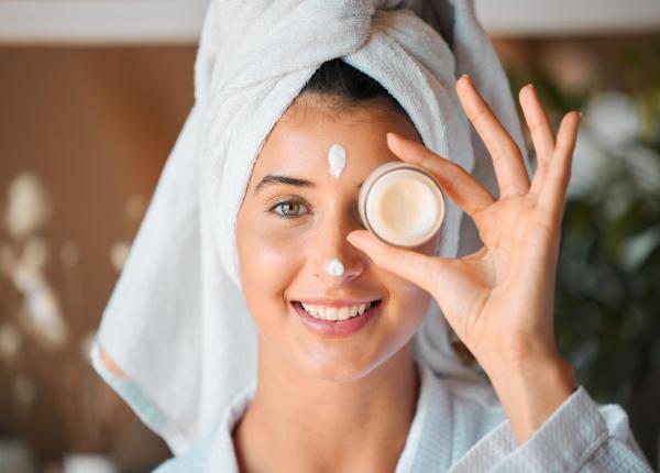 de ce sa aplici crema de fata pe tenul umed