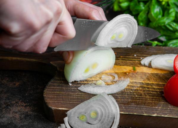 cum se taie corect ceapa potrivit unui bucatar profesionist