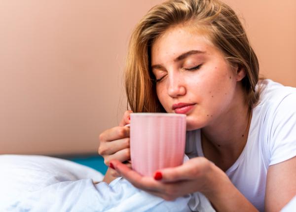 7 bauturi de seara care te vor ajuta sa dormi mai bine