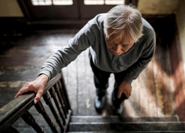 de ce gafai la urcatul scarilor semnul banal care ascunde o boala grava dr cristian oancea supravietuirea limitata