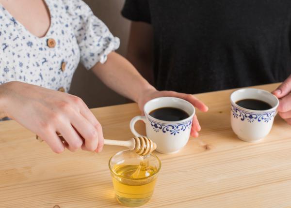 ce se intampla daca pui miere in cafea ce trebuie sa stii inainte sa faci asta
