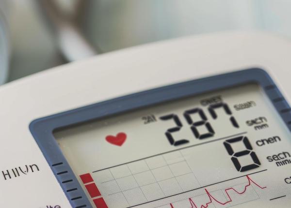 de ce 58 dintre adulti sunt afectati de hipertensiune si care sunt riscurile intreruperii tratamentului