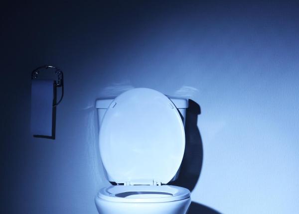 trezirea brusca in toiul noptii poate ascunde probleme urinare grave