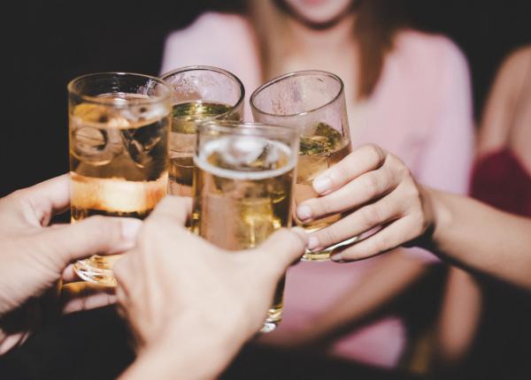 cat de periculos este consumul de alcool la ocazii impactul asupra ficatului