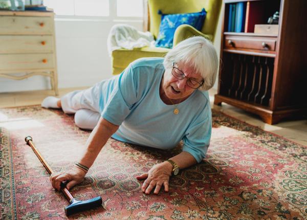 cum apar cazaturile la varstnici si pacientii cu parkinson