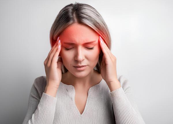 tot ce trebuie sa stii despre migrena cu aura simptome faze si impact asupra vietii