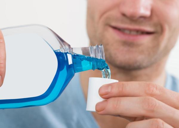 ce se intampla daca inghiti apa de gura cand este foarte grav