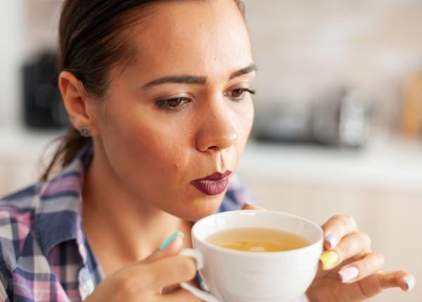 care este cel mai bun moment pentru a bea ceai verde cand te poate ajuta mai mult si cand ar fi mai bine sa il eviti