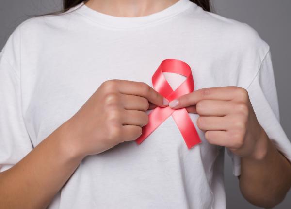 cancerul care afecteaza 9 din 10 pacienti tot mai multe femei tinere primesc diagnosticul devastator