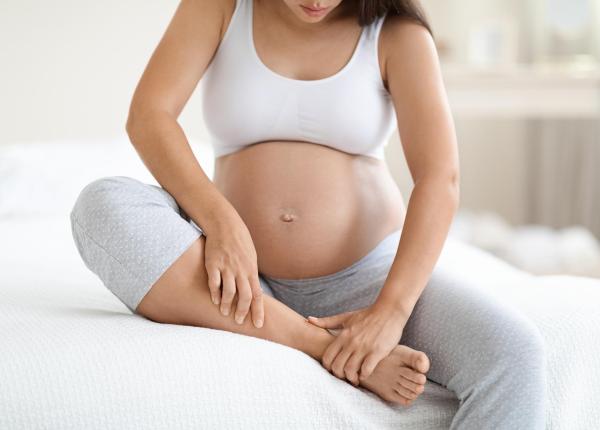 sarcina aduce schimbari dar care este explicatia stiintifica din spatele picioarelor de mama