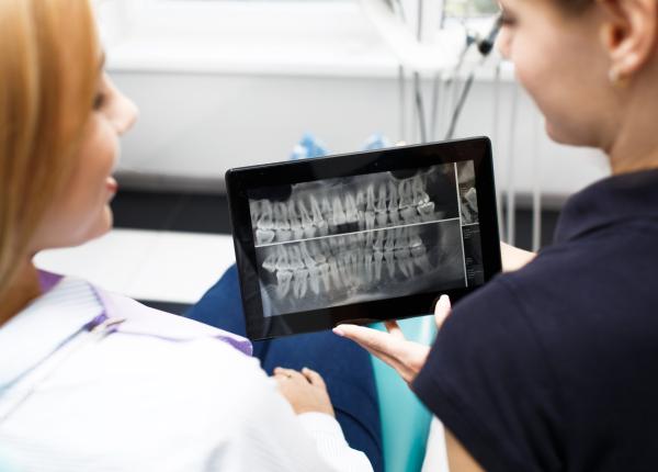 de ce antibioticele nu dau rezultate in cazul infectiilor asociate implanturilor dentare