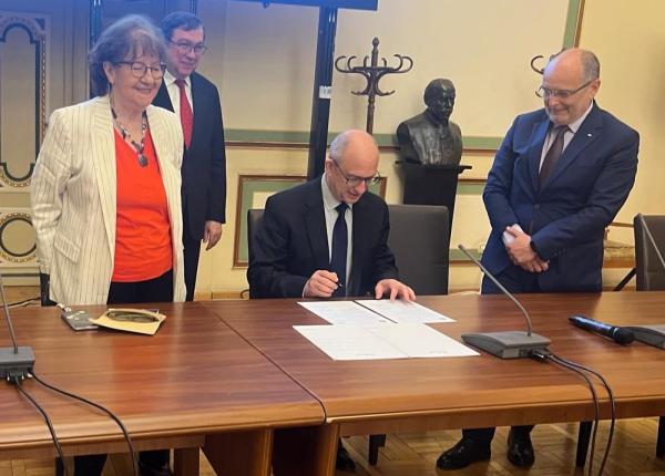 prof dr dragos vinereanu dupa 3 ani de munca centrul de excelenta search vasc a fost lansat