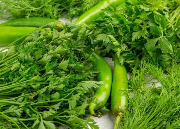 superalimentul din piata care detroneaza lamaia la vitamina c si spanacul la fier de ce insista dr mihaela bilic sa consumam patrunjel
