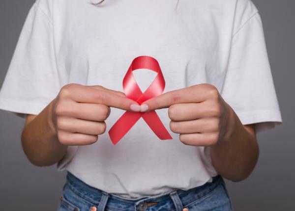de ce femeile cu hiv continua sa moara prematur