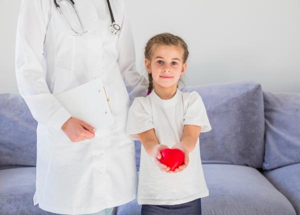 81 de copii cu malformatii cardiace operati cu succes la sanador dr doris andronescu director general sanador la dc medical si dc news