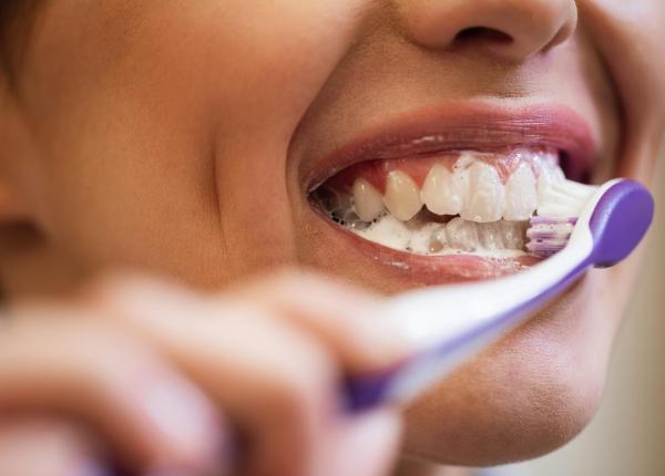 iti sangereaza gingiile cand te speli pe dinti semnul banal care ar putea ascunde o boala renala