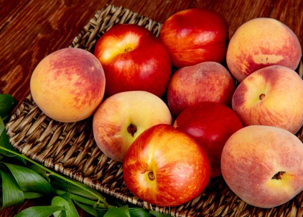 care este diferenta dintre piersici si nectarine ce beneficii au si care sunt mai prietenoase cu silueta
