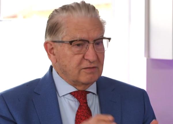 trucul de cateva secunde pe care medicul vlad ciurea il face la cabinet pentru a pastra creierul tanar