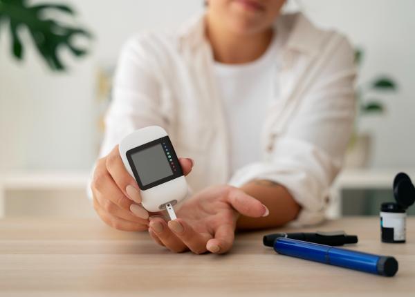 dispozitivul care schimba viata diabeticilor glicemia se imbunatateste iar riscul de spitalizare scade