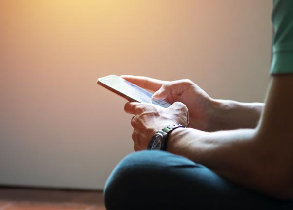 te doare degetul mare dupa ce stai pe telefon semnul pe care multi il ignora si care poate ascunde afectiuni serioase ale mainii