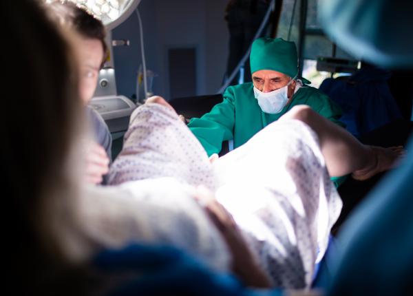 o femeie a nascut cvadrupleti identici medicii spun ca sansele sunt de 1 la 15 milioane