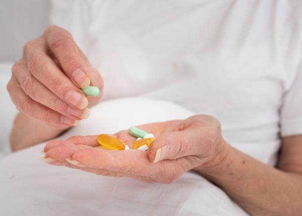 persoanele peste 65 de ani care iau multe medicamente ar putea avea un risc mai mare de deces ce arata studiul