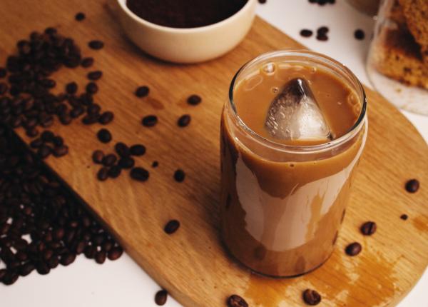 cafeaua rece pe care o poti face acasa are doar 84 de calorii si se prepara in cateva minute