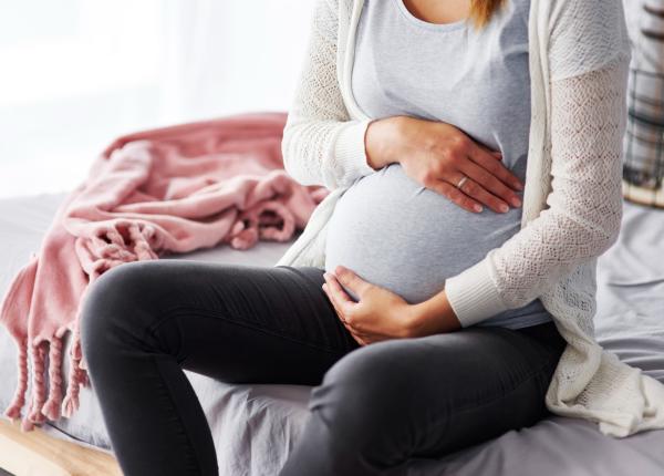 expunerea la substante chimice cu efect de perturbare endocrina ar putea creste tensiunea in sarcina