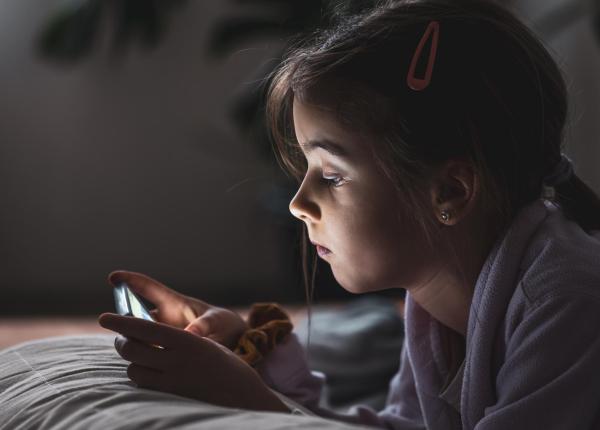 timpul petrecut in fata ecranului nu este chiar dusmanul copiilor poate fi asociat cu o mai buna procesare cognitiva la adolescenti