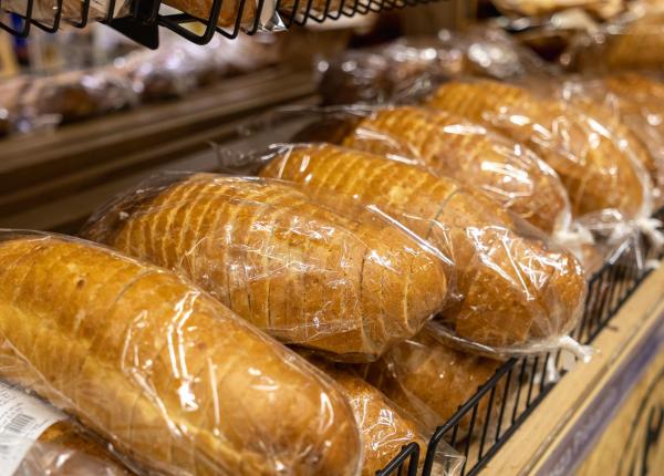 painea din supermarket este ultraprocesata ce trebuie sa stim inainte sa eliminam alimentele ambalate