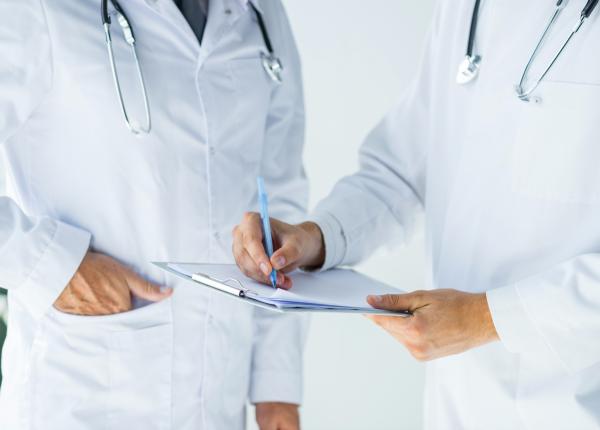 alexandru rogobete avertisment despre doctori romania trebuie sa isi pastreze medicii acasa si sa ii aduca inapoi pe cei care au plecat