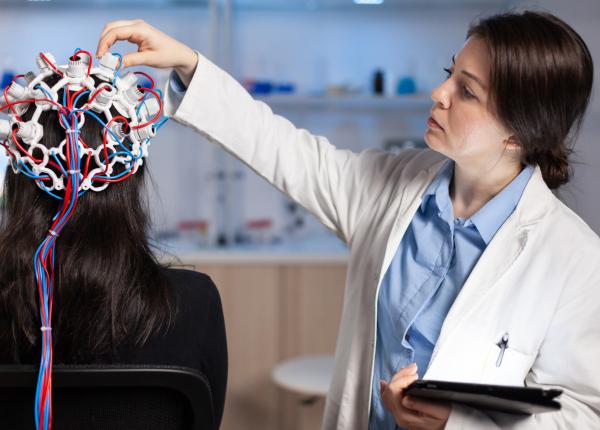 implanturile cerebrale experimentale sunt tot mai aproape de realitate dar ce se intampla cu pacientul cand studiul se termina