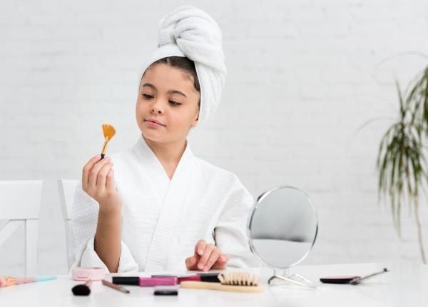 de ce dermatologii le recomanda fetitelor sa nu transforme machiajul intr o rutina de zi cu zi
