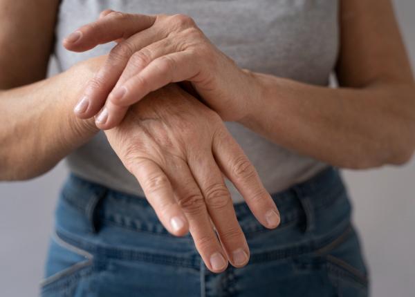 un medicament experimental ar putea ajuta milioane de femei care se confrunta cu osteoporoza