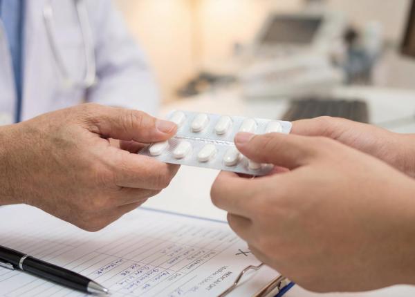 pacient internat trimis sa si cumpere medicamentele constantin poiana nu este o normalitate in 2026