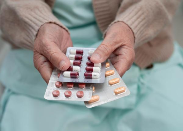 combinatia de medicamente care poate ascunde o problema avertismentul specialistilor pentru cei care iau mai multe tratamente